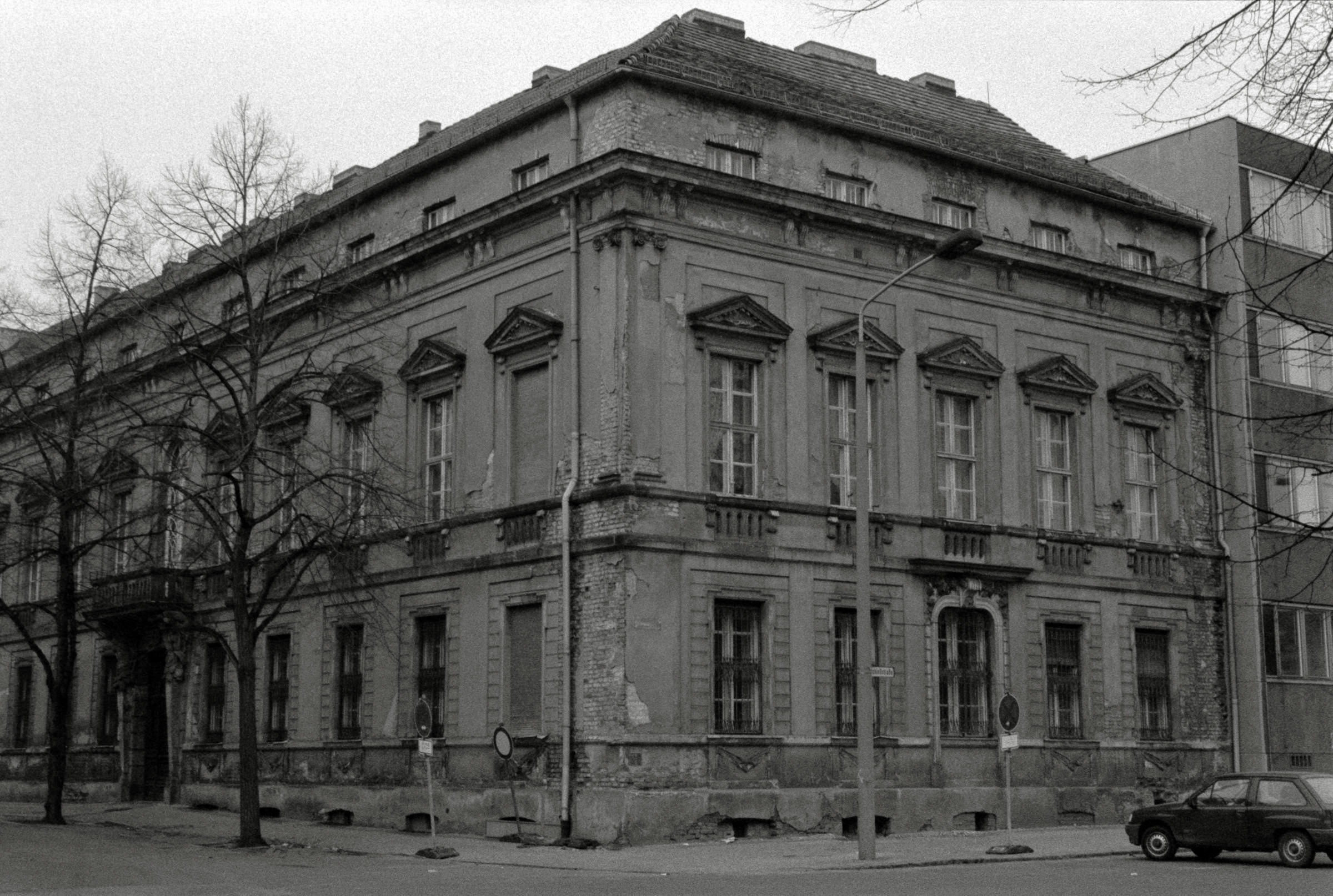 AHP F1993 03 004 sc240902 img13 NLP